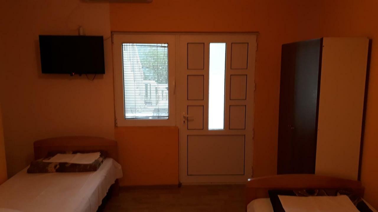 Vila Ruska Prcanj Luaran gambar