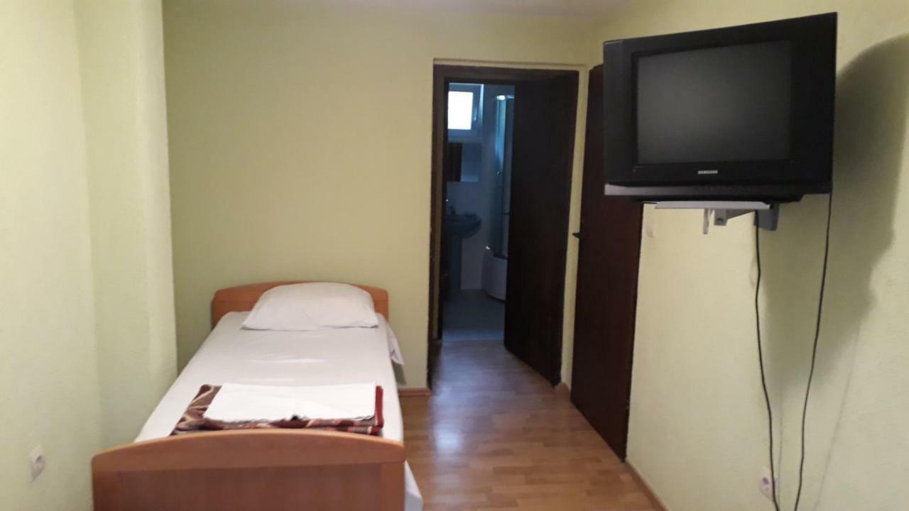 Vila Ruska Prcanj Luaran gambar
