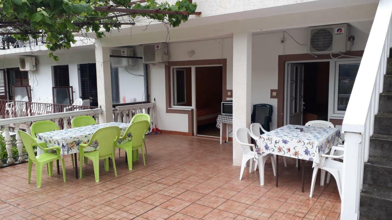 Vila Ruska Prcanj Luaran gambar