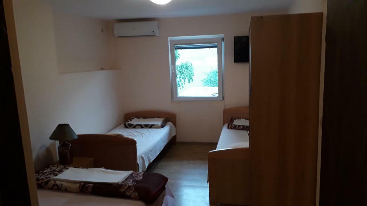 Vila Ruska Prcanj Luaran gambar