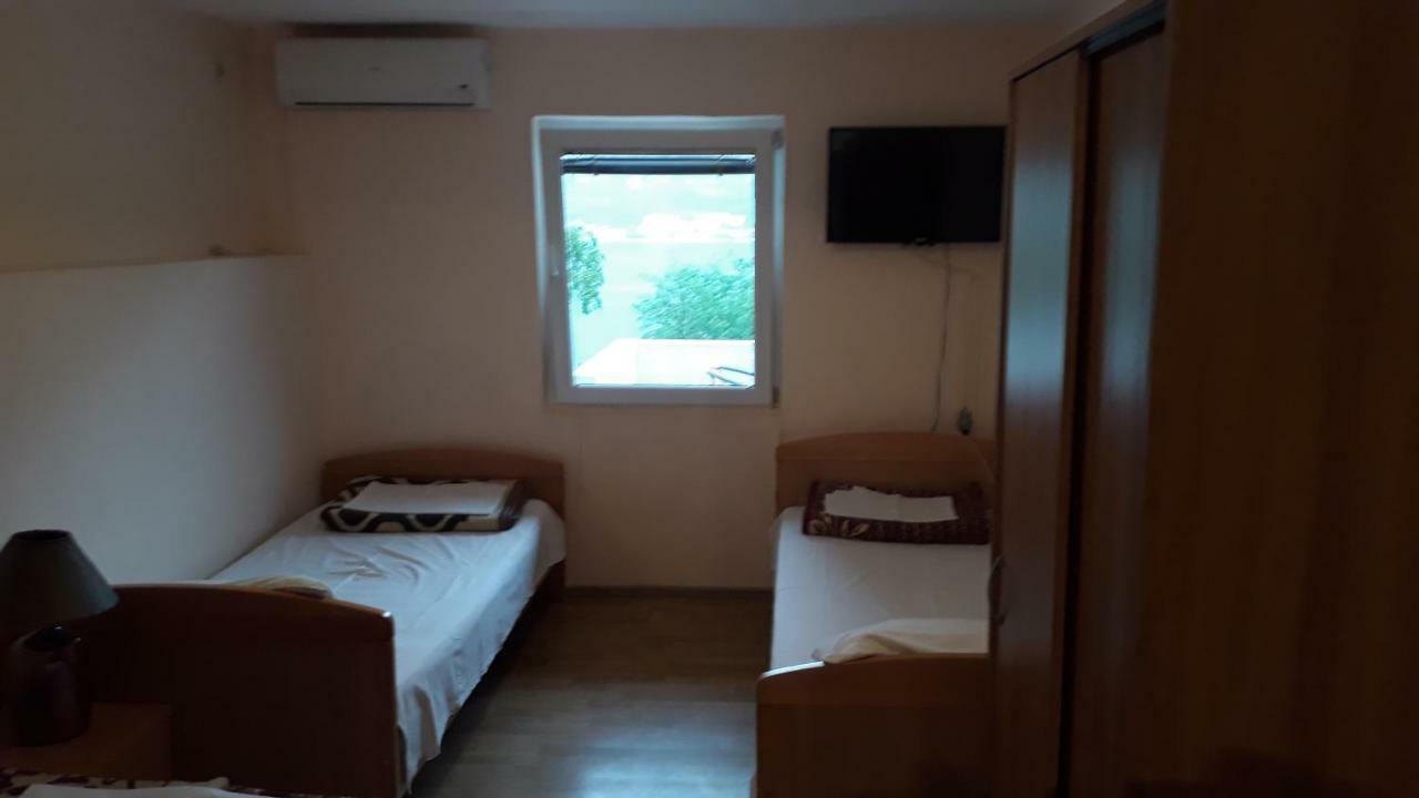 Vila Ruska Prcanj Luaran gambar